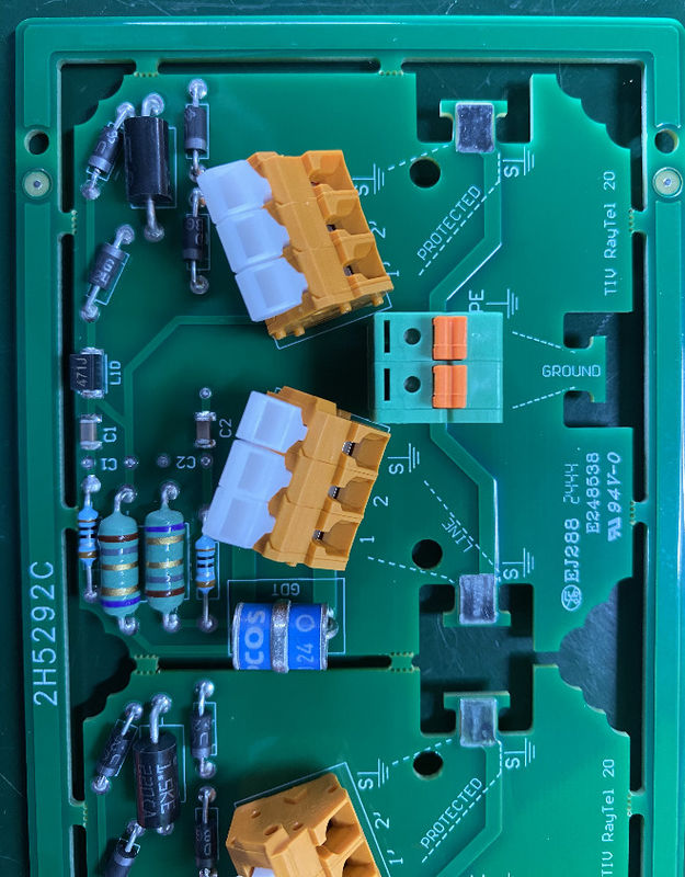 Haberleşme Ekipmanları Bakır PCB'ler, 0,05 mm'lik LW/LS Min. ve Siyah Serigrafi Rengi
