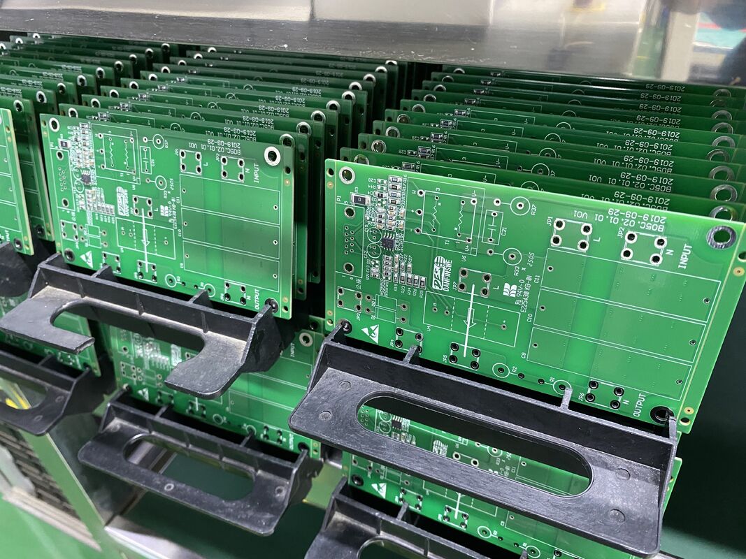 Min delik çapı 01mm İletişim PCB montajı 6 katman Yüksek Tg170 ve Yüksek Tg180 İletişim cihazları için optimize edilmiş