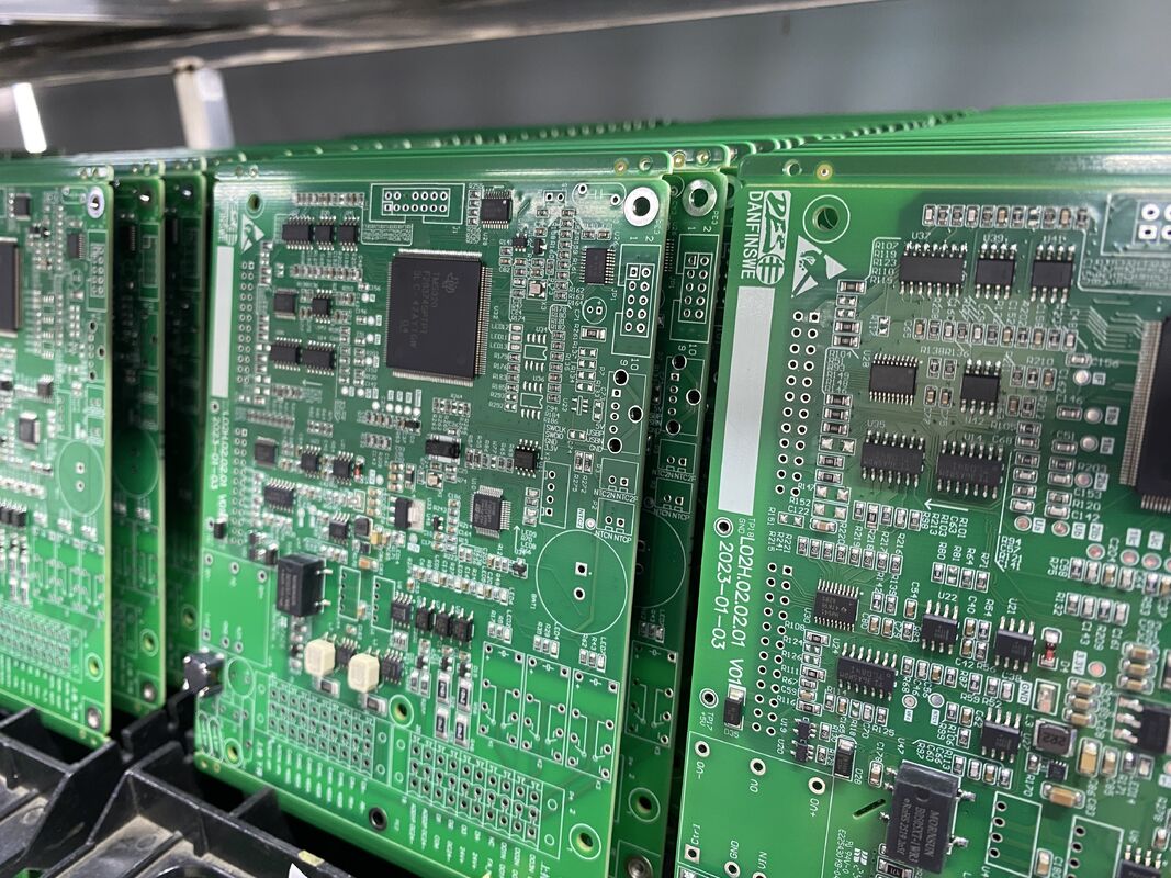 Min delik çapı 01mm İletişim PCB montajı 6 katman Yüksek Tg170 ve Yüksek Tg180 İletişim cihazları için optimize edilmiş