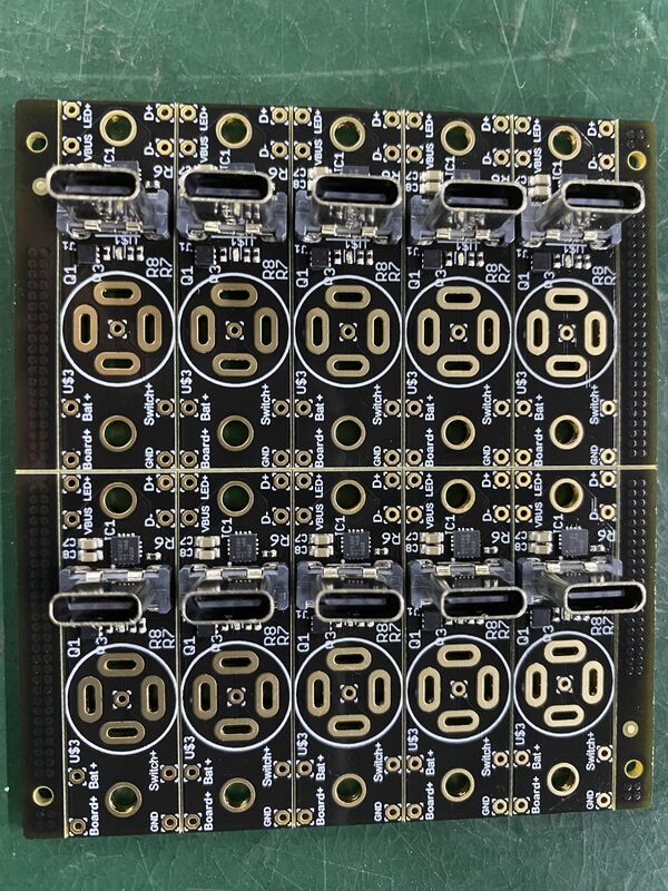 Dış Ambalaj Kartonu ile Güvenli Taşıma ve Veri Akışını Sağlayan Mavi Lehim Maskesi Renkli İletişim Altyapı Modülleri