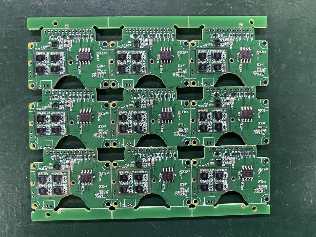 Min Top Alanı 0.3mm, Pitch 0.5mm'den Küçük Endüstriyel PCB Üretim Süreci, Maksimum PCB Boyutu 600 x 1200mm, Karmaşık PCB Yerleşimleri için Optimize Edilmiştir
