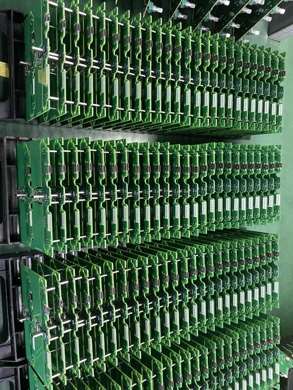 Bakır 4OZ Endüstriyel PCB Montajı Özelleştirilmiş Evet Karmaşık Elektronik Uygulamalar ve Dayanıklı Devre Kartları için Çözümler