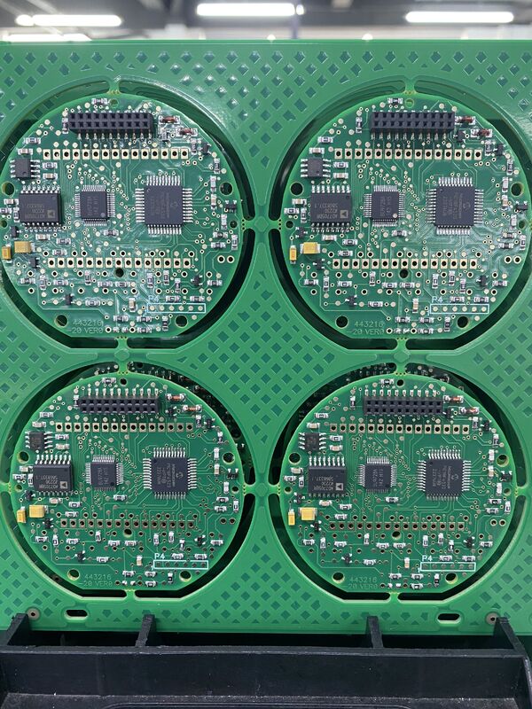 Min Top Alanı 0.3mm, Pitch 0.5mm'den Küçük Endüstriyel PCB Üretim Süreci, Maksimum PCB Boyutu 600 x 1200mm, Karmaşık PCB Yerleşimleri için Optimize Edilmiştir