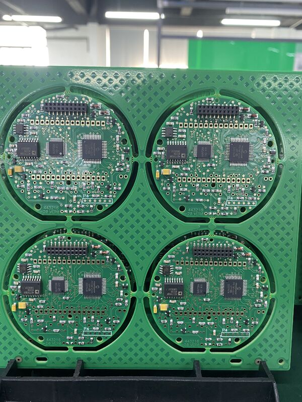 Bakır 4OZ Endüstriyel PCB Montajı Özelleştirilmiş Evet Karmaşık Elektronik Uygulamalar ve Dayanıklı Devre Kartları için Çözümler